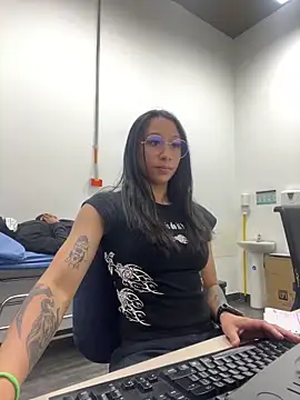 mina harker online show from April 20, 2026, 4:43 pm