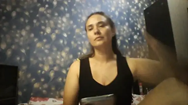 Alisa07qw online show from June 24, 2026, 4:28 pm
