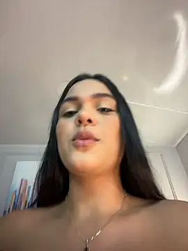 Bella-Ferrer online show from April 18, 2026, 6:34 pm