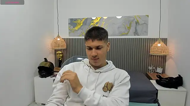 AlessandroFranco online show from May 5, 2026, 1:19 pm