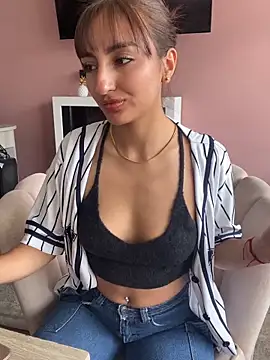 Nahomy Pink online show from March 19, 2026, 5:28 pm