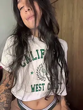 Twoshotsparty420 online show from April 28, 2026, 2:55 pm