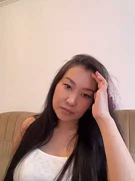 yumiXO online show from March 17, 2026, 8:28 am