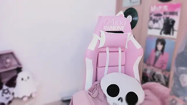 shes creepy online show from April 3, 2026, 10:13 am