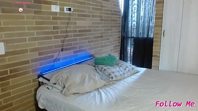 sweet-little online show from March 28, 2026, 2:49 pm