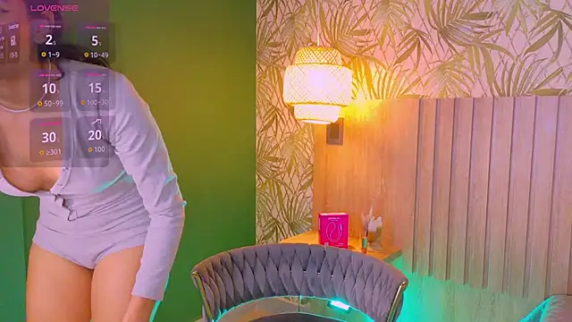 EmmaCollins01 online show from April 18, 2026, 4:11 pm