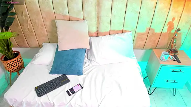 AgathaSavage online show from April 6, 2026, 3:26 am