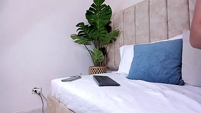 AgathaSavage online show from April 25, 2026, 3:09 am