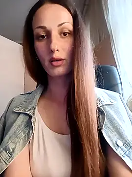 LunaCrystall online show from April 10, 2026, 4:12 pm
