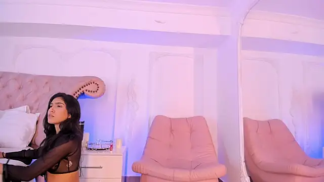 Snapshot of LucianaBlanco_ chatting on May 10, 2026, 2:44 pm LucianaBlanco online show from May 10, 2026, 2:44 pm