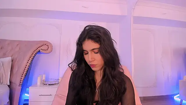 Snapshot of LucianaBlanco_ chatting on May 19, 2026, 8:59 pm LucianaBlanco online show from May 19, 2026, 8:59 pm