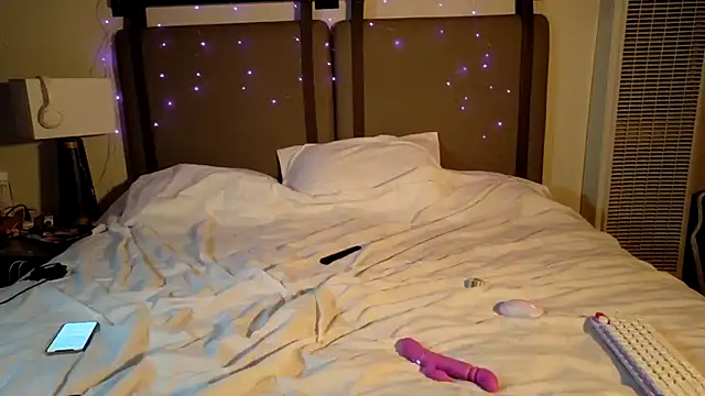 Snapshot of laycieizlaceddd chatting on April 6, 2026, 1:36 am laycieizlaceddd online show from April 6, 2026, 1:36 am