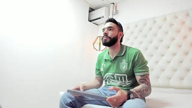 JEAN LEWIS2 online show from April 11, 2026, 7:18 pm