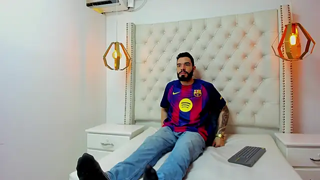 JEAN LEWIS2 online show from April 25, 2026, 7:33 pm