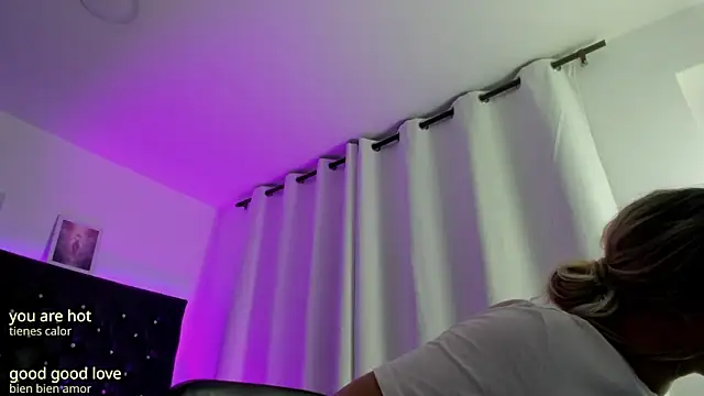 BellaRoge online show from April 21, 2026, 4:19 am