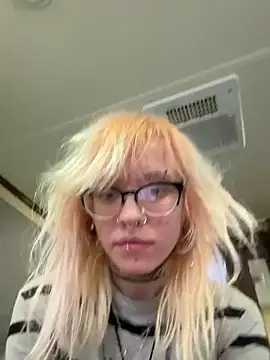 Snapshot of simplyobsessedwher chatting on March 18, 2026, 7:28 pm simplyobsessedwher online show from March 18, 2026, 7:28 pm