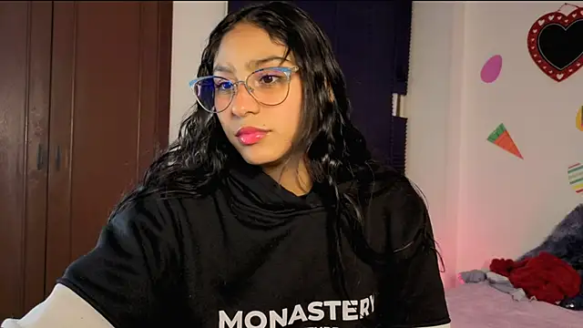 PaulaCutexs online show from April 15, 2026, 4:08 am