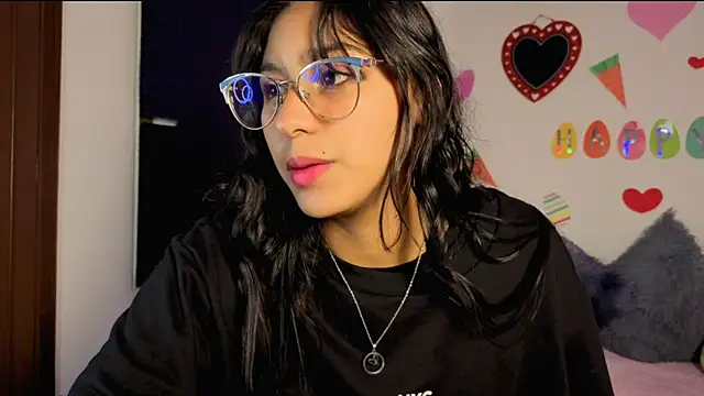 PaulaCutexs online show from April 16, 2026, 4:46 am