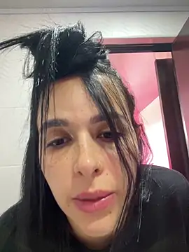 Snapshot of leila_moretti chatting on March 27, 2026, 5:23 pm leila moretti online show from March 27, 2026, 5:23 pm