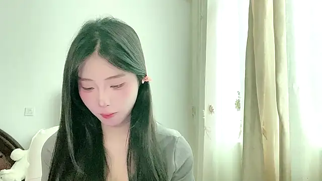 yiyibaby2026 online show from May 14, 2026, 2:40 am