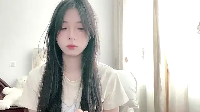 yiyibaby2026 online show from May 15, 2026, 2:29 am