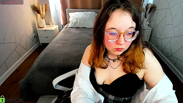 Snapshot of Aleks-caster chatting on April 1, 2026, 10:05 am Aleks-caster online show from April 1, 2026, 10:05 am