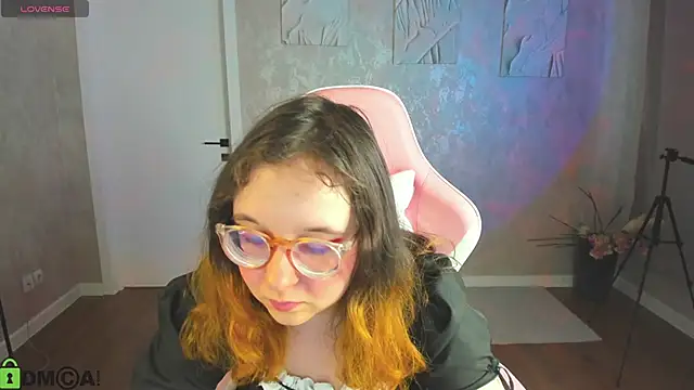Snapshot of Aleks-caster chatting on April 8, 2026, 9:31 am Aleks-caster online show from April 8, 2026, 9:31 am
