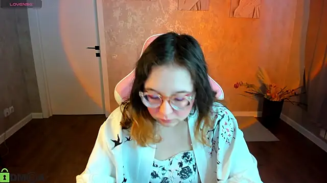 Snapshot of Aleks-caster chatting on April 14, 2026, 1:22 am Aleks-caster online show from April 14, 2026, 1:22 am