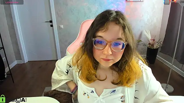 Snapshot of Aleks-caster chatting on April 21, 2026, 1:18 am Aleks-caster online show from April 21, 2026, 1:18 am