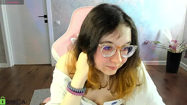 Snapshot of Aleks-caster chatting on April 21, 2026, 1:42 am Aleks-caster online show from April 21, 2026, 1:42 am
