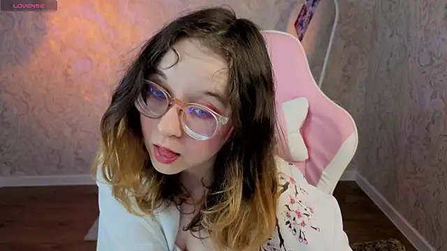 Snapshot of Aleks-caster chatting on April 22, 2026, 9:33 am Aleks-caster online show from April 22, 2026, 9:33 am