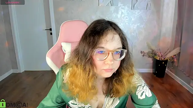 Snapshot of Aleks-caster chatting on May 8, 2026, 1:11 am Aleks-caster online show from May 8, 2026, 1:11 am
