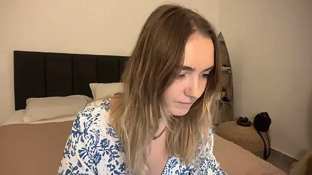 RoxyWet online show from April 8, 2026, 1:22 pm