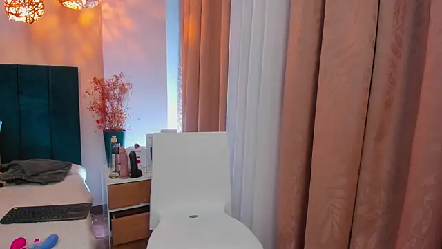 SabrinaWarren  online show from June 2, 2026, 12:56 am