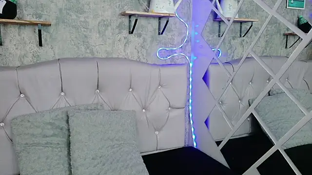 Snapshot of Sophia_xoxo1 chatting on May 28, 2026, 2:14 pm Sophia xoxo1 online show from May 28, 2026, 2:14 pm