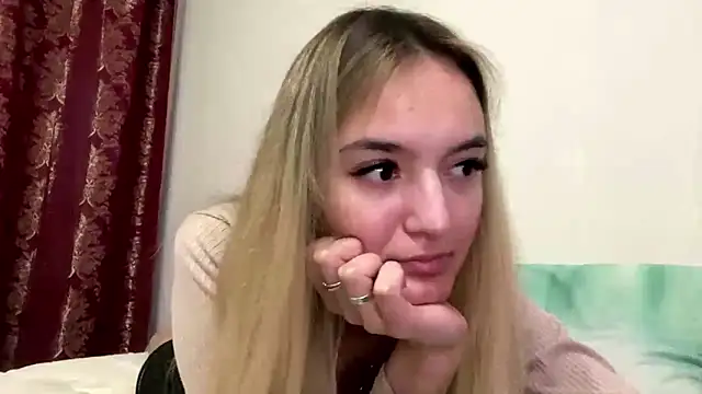 ReathaKiss online show from April 23, 2026, 3:03 pm