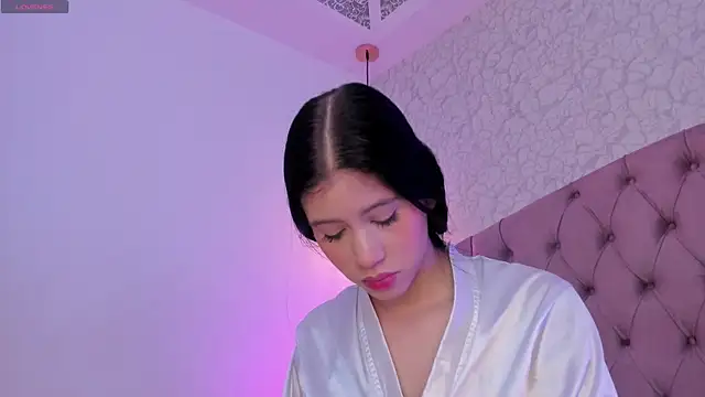 saraa joness  online show from April 30, 2026, 6:14 pm