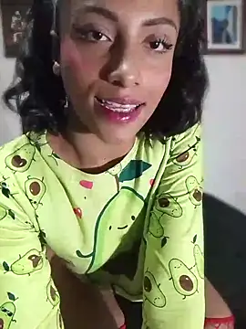 KattyBerryX online show from April 24, 2026, 9:28 pm