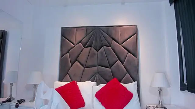 Amelie Fabulous  online show from March 22, 2026, 11:35 am