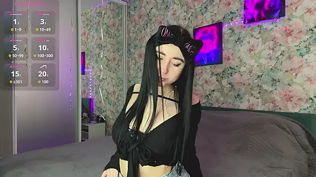 LizzyMooore online show from April 12, 2026, 10:31 am
