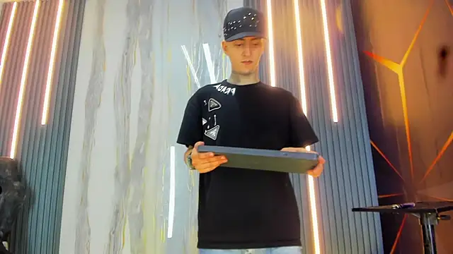 guys hard cock19 online show from March 13, 2026, 8:48 pm