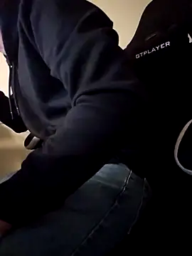 dufatcock online show from April 30, 2026, 8:53 am