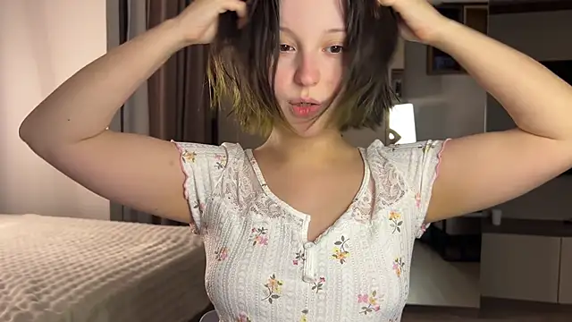 emilyy xoxo online show from April 15, 2026, 11:50 am