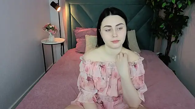 NoraLumi online show from April 2, 2026, 8:39 pm