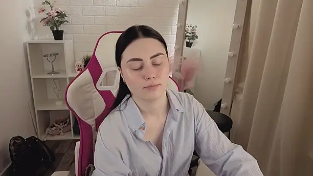 NoraLumi online show from April 13, 2026, 5:24 am