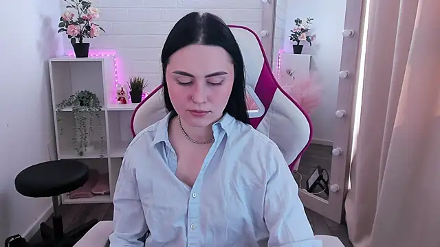 NoraLumi online show from April 24, 2026, 5:21 am