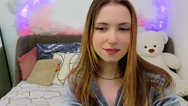 LeenMoonie online show from May 18, 2026, 2:45 pm