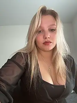 Snapshot of bettyloveu chatting on June 3, 2026, 4:15 am bettyloveu online show from June 3, 2026, 4:15 am