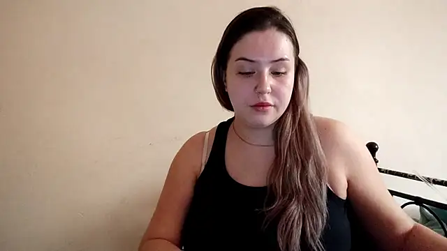 LolaSeduce online show from April 24, 2026, 8:50 am