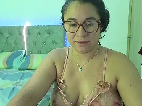 estrellajunior online show from May 24, 2026, 11:48 am